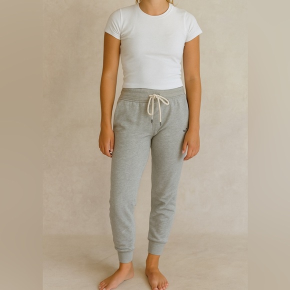 Like new women’s size extra small American Eagle, gray sweatpants joggers - Picture 1 of 6